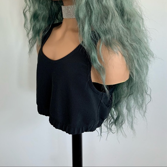 Very Pretty 26” Pearl Green Premium Synthetic Fiber Lace Front Wig - Picture 11 of 13